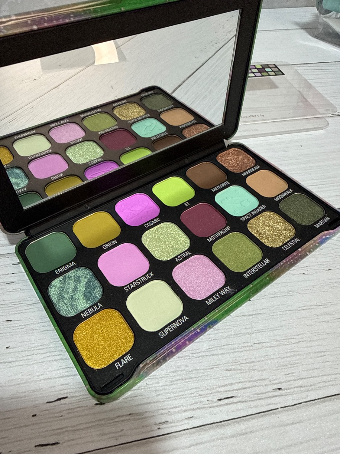 پلت سایه ۱۸ تایی رولوشن مدل Astro Nova Green